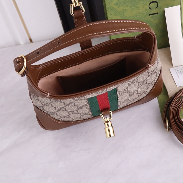 グッチバッグ着用イメージ